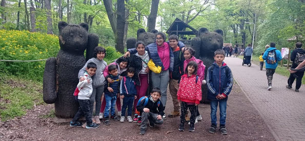 děti z dd v zooparku v Chomutově1.jpg